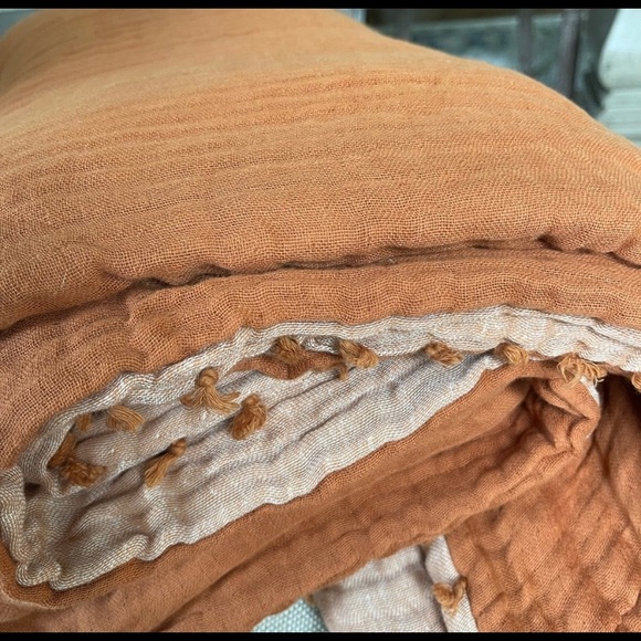 Reversible Airy Gauze Duvet Cover and Shams - Picture 4 of 8